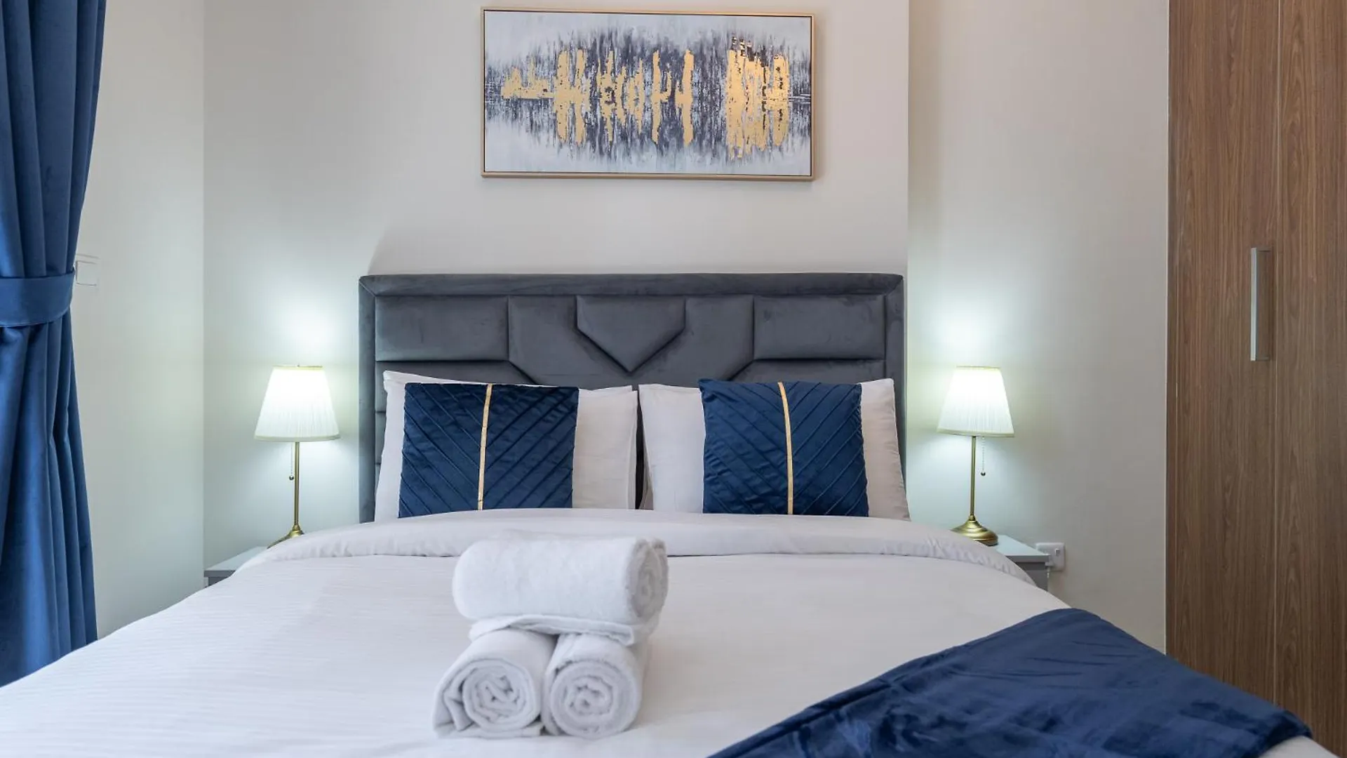 Dunya Tower Luxury And 2 Min Walk To Dubai Mall And Burj Khalifa In Heart Of Downtown