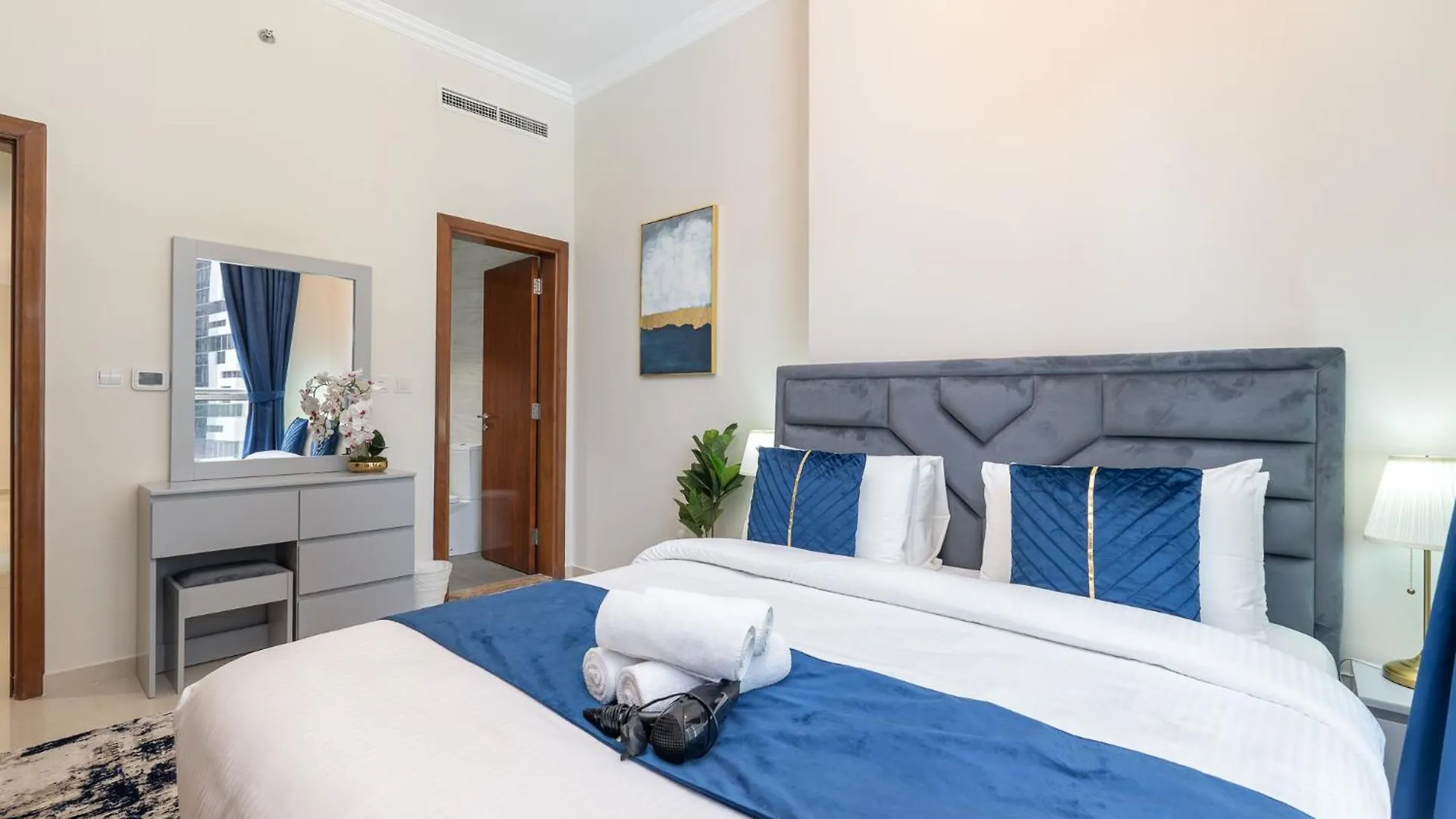 דירה Dunya Tower Luxury And 2 Min Walk To Dubai Mall And Burj Khalifa In Heart Of Downtown איחוד האמירויות הערביות